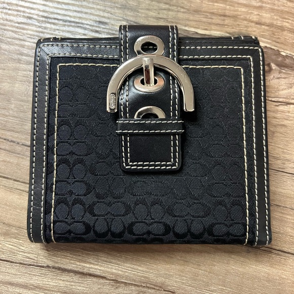 Coach Handbags - COACH 🩶 EUC Soho Canvas Leather Wallet